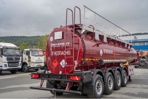 Лестница для подъема на площадку обслуживания