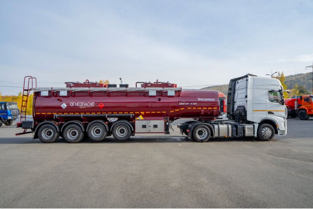 Полуприцеп цистерна для ГСМ ППЦ 32К-42ЛЛ-4НР SAF SEVEREST