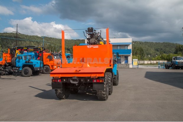 Лесовоз с манипулятором VPL100-76L УСТ 5453 Урал М 5557-72Е5