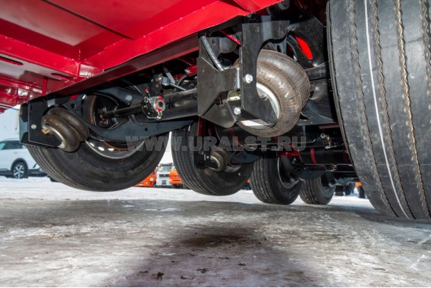 Первая и вторая подъёмные оси полуприцепа