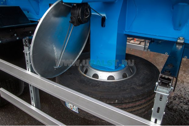 Держатель запасного колеса