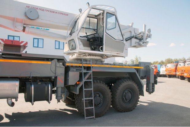 Лестница в кабину