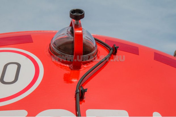 Смотровой люк контроля заполнения емкости