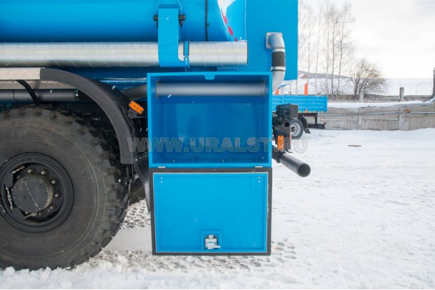 Ящик для мотопомпы с утеплением от газов выхлопной системы