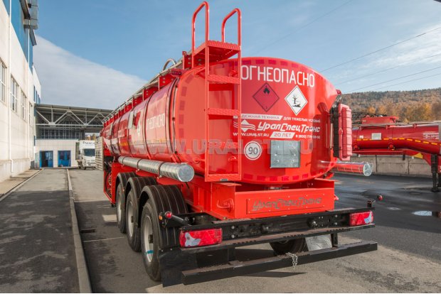 Лестница на площадку обслуживания цистерны