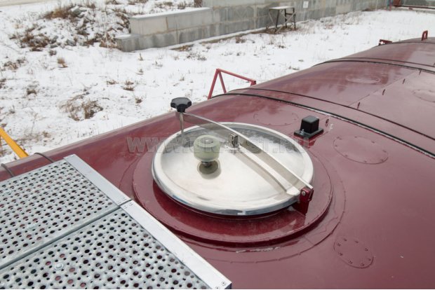 Заливная горловина цистерны