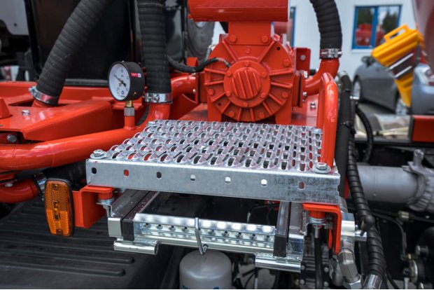 Выдвижная лестница в транспортном положении