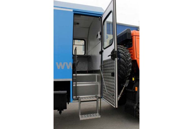 Откидная пассажирская лестница маслостанции Камаз