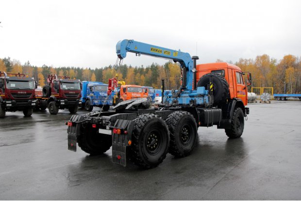 Седельный тягач Камаз 53504-46 с крано-манипуляторной установкой ИТ-80