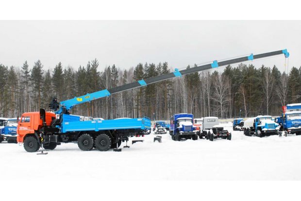 Автомобиль бортовой Камаз 43118-24 с краном-манипулятором ИТ-180