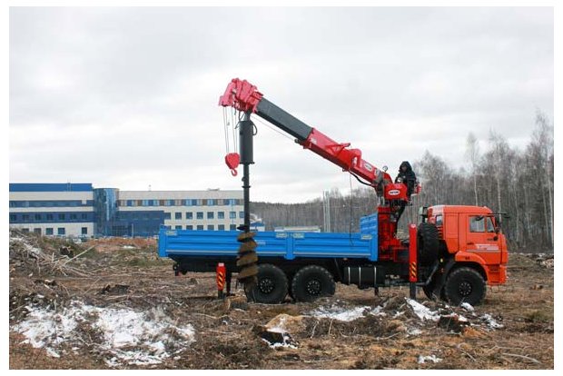 Бурильно-крановая машина