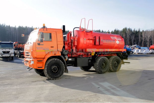Автоцистерна нефтепромысловая АКН-10