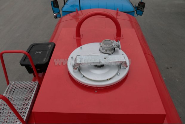 Горловина цистерны