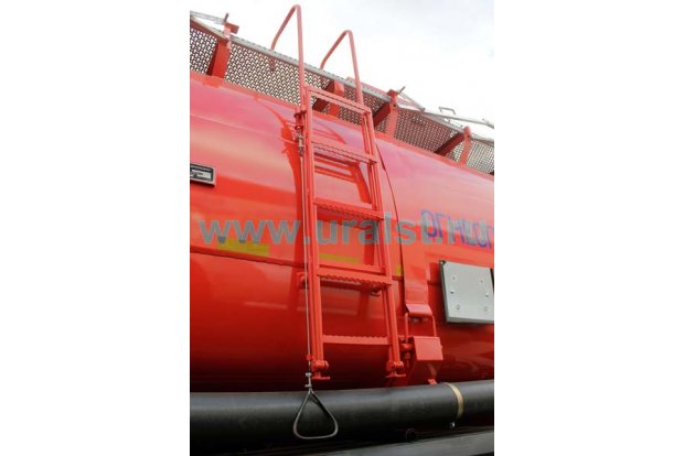 Лестница на площадку обслуживания цистерны