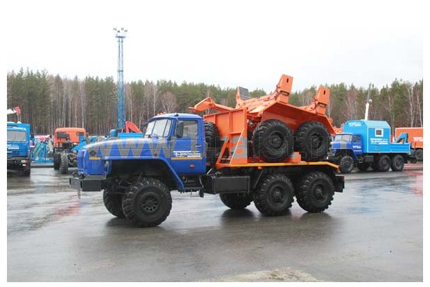 Трубоплетевозный автопоезд Урал 55571