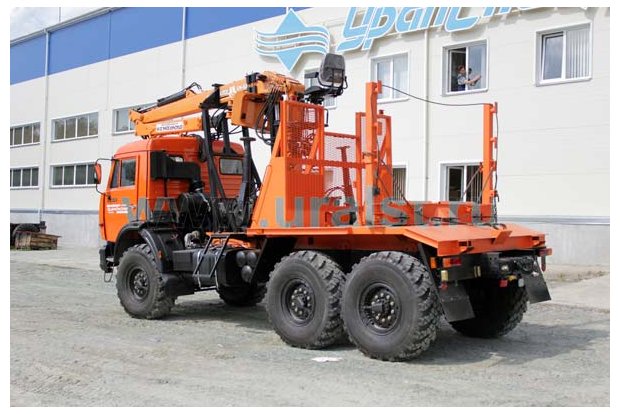 Лесовоз с гидроманипулятором