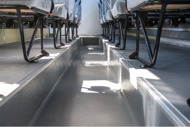 Обниженный центральный проход