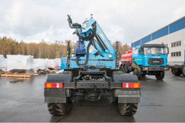 Тягач Урал NEXT 4320 с краном-манипулятором(управление на колонне) 