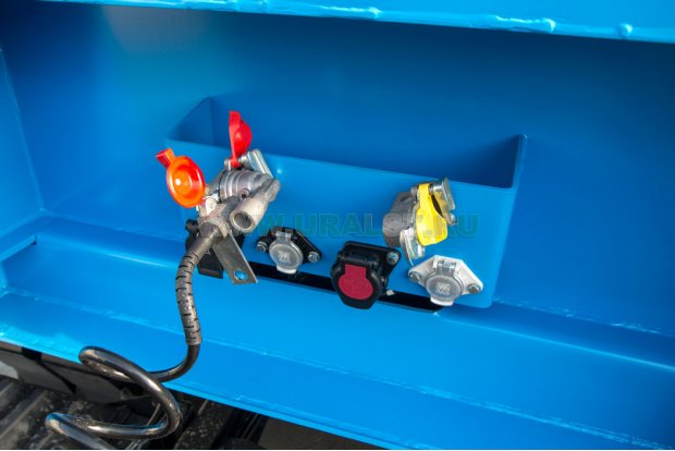 Разъемы пневматичиеской системы и электрической сети