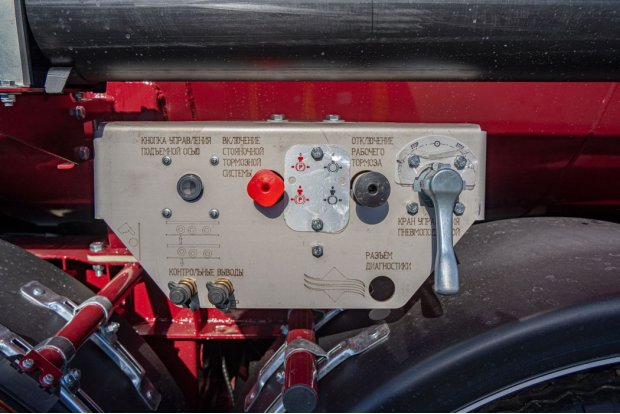 Управление стояночным тормозом и подвеской