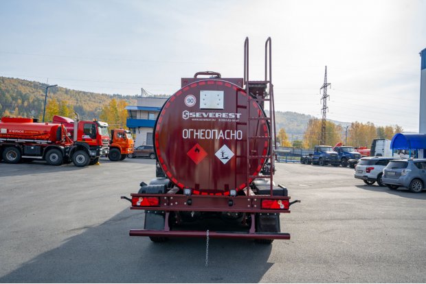 Полуприцеп цистерна для ГСМ ППЦ 32К-42ЛЛ-4НР SAF SEVEREST