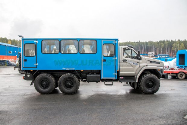 Вахтовый автобус Урал-NEXT 4320-6952-74Г38 22 места