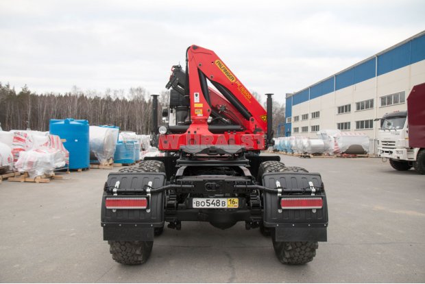 Тягач Камаз с краном-манипулятором