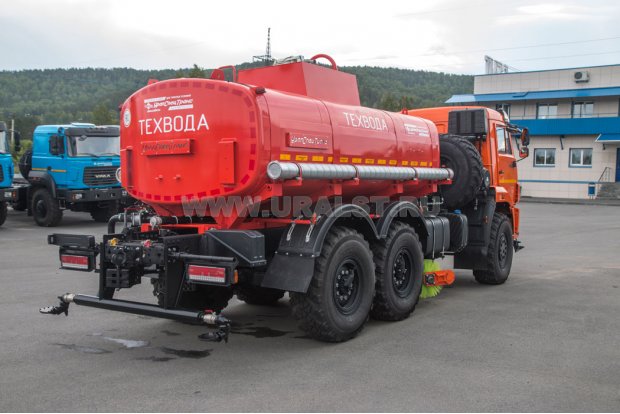 Машина комбинированная уборочная ВМКД-12 (АЦВ-10) Камаз 43118, щетка, поливомоечные рейки