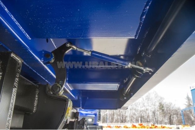 Запорный механизм заднего борта