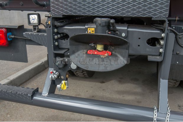 Заднее сцепное устройство