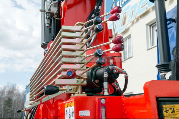 Рычаги управления опорами КМУ