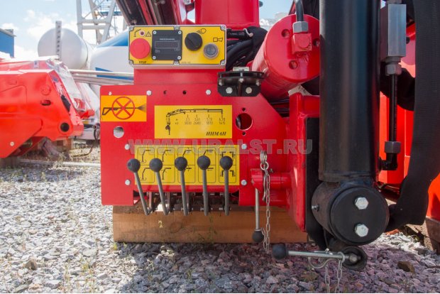 Рычаги управления КМУ и выдвижными опорами