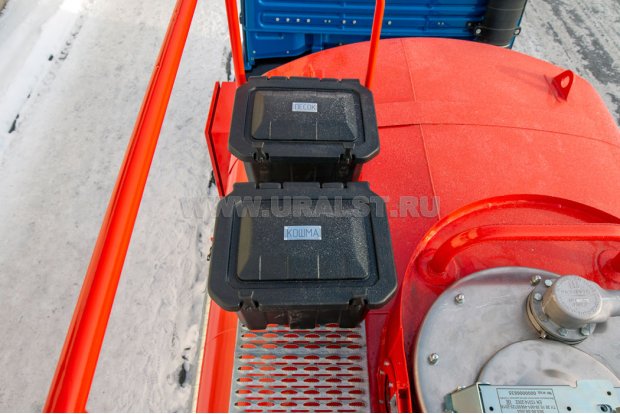 Ящик для песка и кошмы