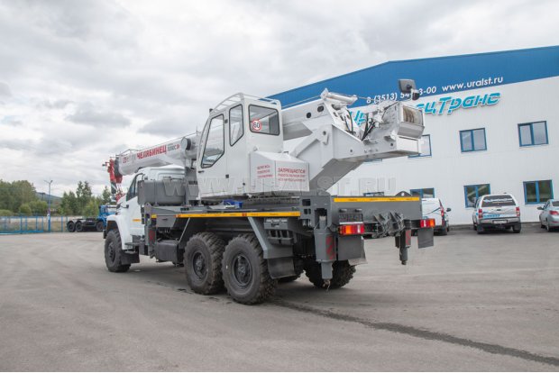 Автокран КС-55732-21