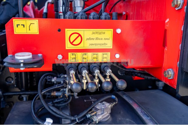 Рычаги управления опорами КМУ