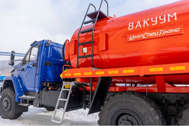 Лестница для подъема на площадку обслуживания цистерны