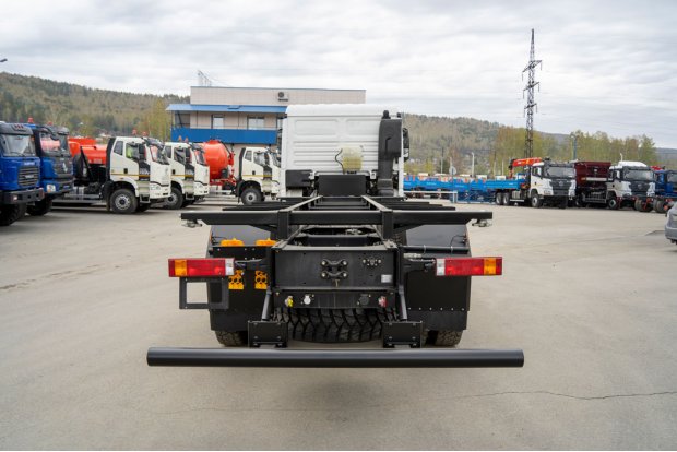 Контейнеровоз УСТ 5453 SHACMAN SX32586V385 6х6, база 4575мм (без бортов) ДОПОГ