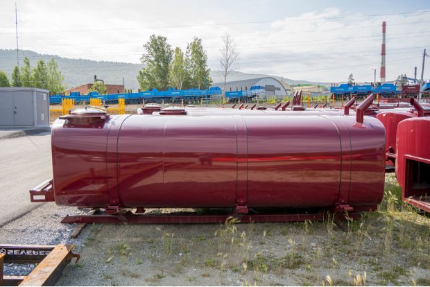 Цистерна с надрамником АЦПТ-10НО