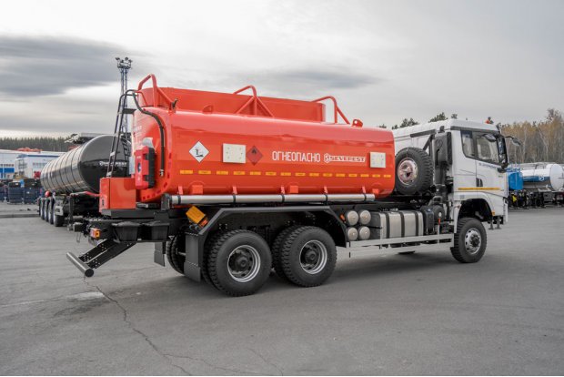 Автотопливозаправщик АТЗ-17-2, УВТ-40, SHACMAN SX32586 6х6