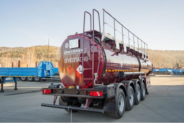 Лестница для подъема на площадку обслуживания цистерны