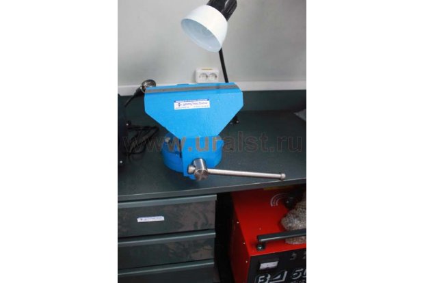 Слесарные тиски ремонтного комплекса