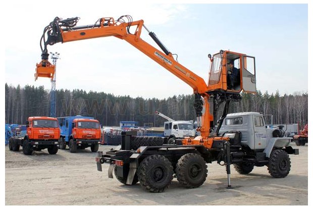 Погрузчик леса Урал с ГМ