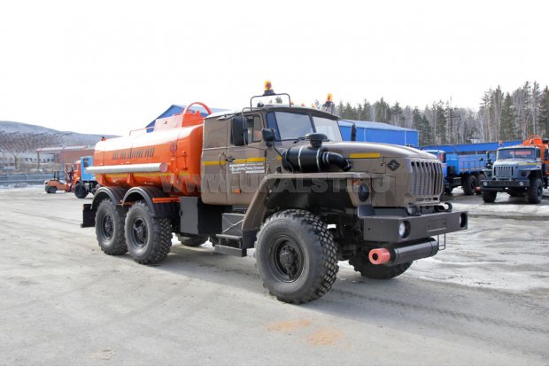 Топливозаправщик Урал