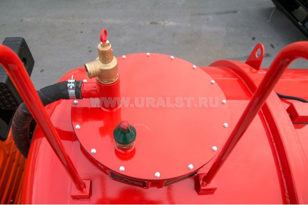 Горловина цистерны