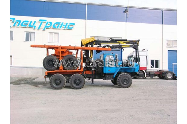 Автопоезд лесовозный тягач Урал 55571 и прицеп-роспуск УСТ 94651С