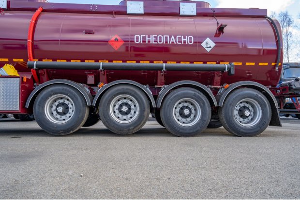 Две передние подъемные оси