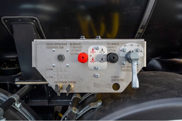 Панель управления подвеской и стояночного тормоза