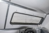 Окно на скосах фургона