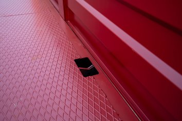 Проушины с петлями для увязки груза