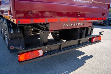 Заднее защитное устройство